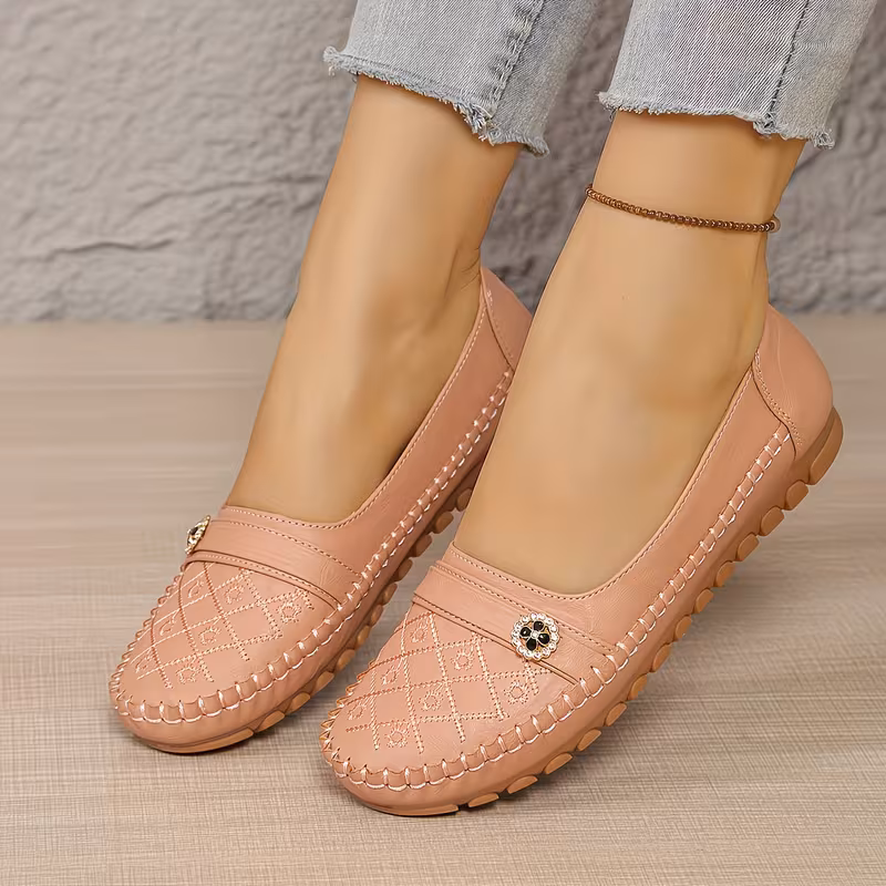 Comfortable All-Season Versatile Soft Sole Women's Loafers, Wide Size, Lightweight & Breathable, Essential for Home, Rhombus Embroidery, Four-Leaf Clover Rhinestone Decor, Elegant & Durable, Pairs with Any Outfit, Wear-Resistant Sole, Easy to Clean