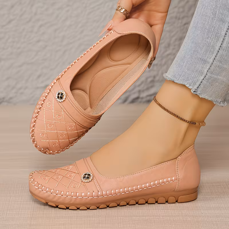 Comfortable All-Season Versatile Soft Sole Women's Loafers, Wide Size, Lightweight & Breathable, Essential for Home, Rhombus Embroidery, Four-Leaf Clover Rhinestone Decor, Elegant & Durable, Pairs with Any Outfit, Wear-Resistant Sole, Easy to Clean