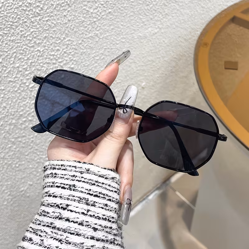 1pc Women'S/Men'S Retro Chic Metal Sunglasses Suitable for Daily And Work Commute Clothing Basic Business Casual Gifts, Outdoor Leisure Activities, Beach Parties, Camping, Mountaineering, Street Photography