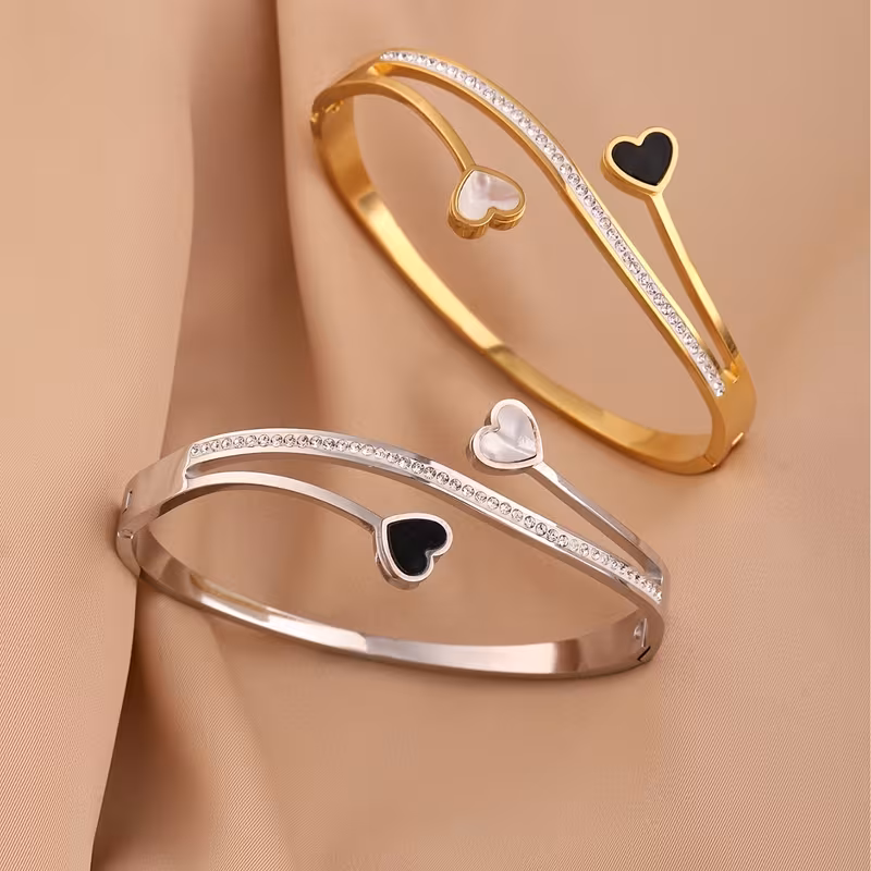 1pc SENLANSP Boho Sexy Style Heart-Shaped Bracelet, 18K Golden Plated 304 Stainless Steel with Black & White Shell & Rhinestone Accents, Daily & Gift Wear for Women